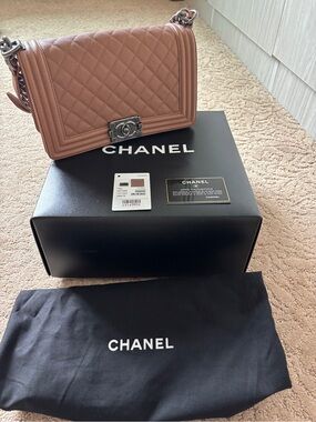 CHANEL Boy Bag medium in caviar leather